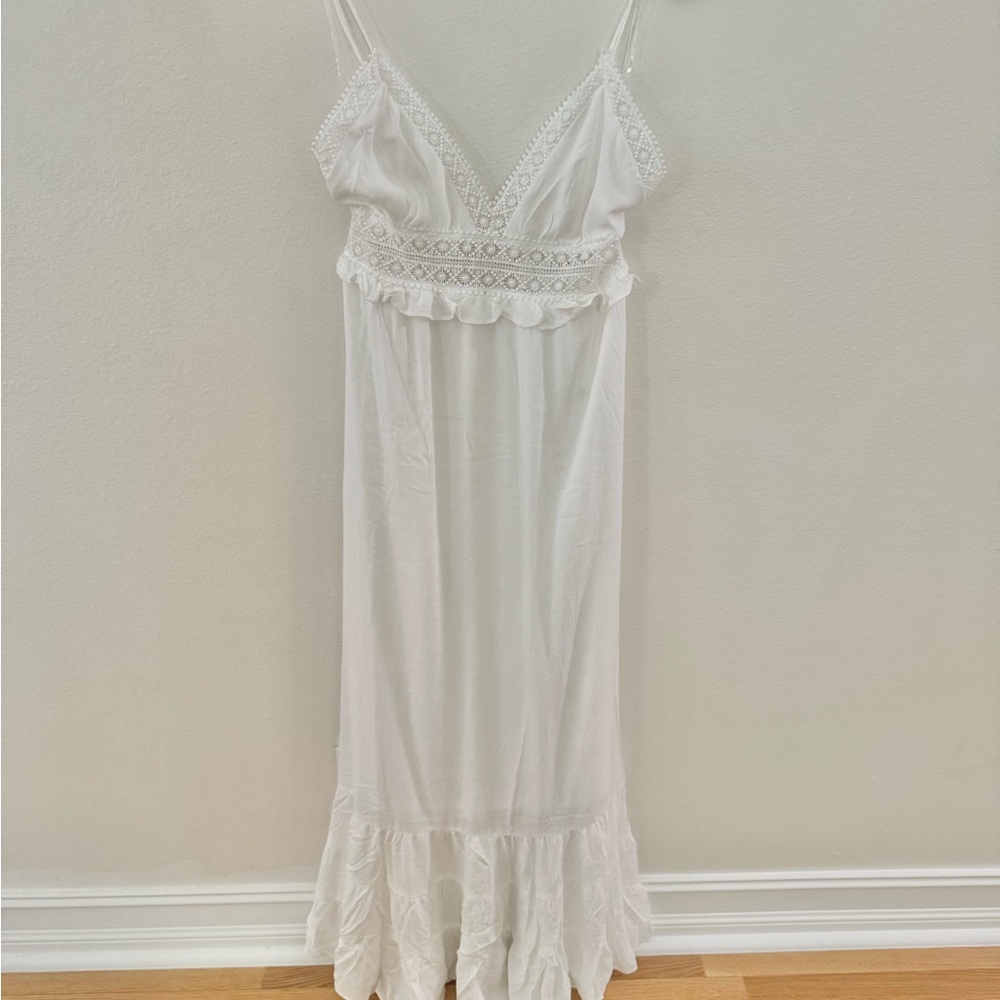 VENUS White Lace Trim Chemise Maxi dress. Stunningly sexy and never worn.